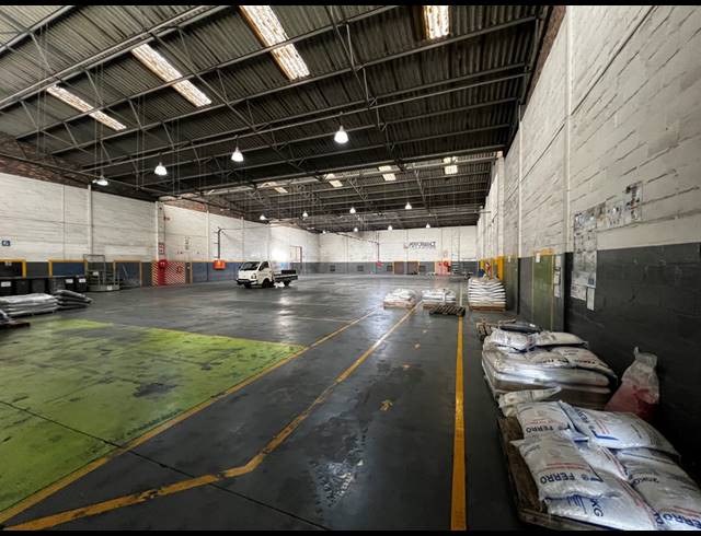 2,512M² WAREHOUSE TO LET IN BEACONVALE